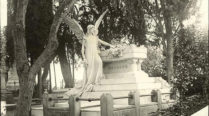 Cementerio de Montjuïc: Guía para iniciarte en el necroturismo en Barcelona